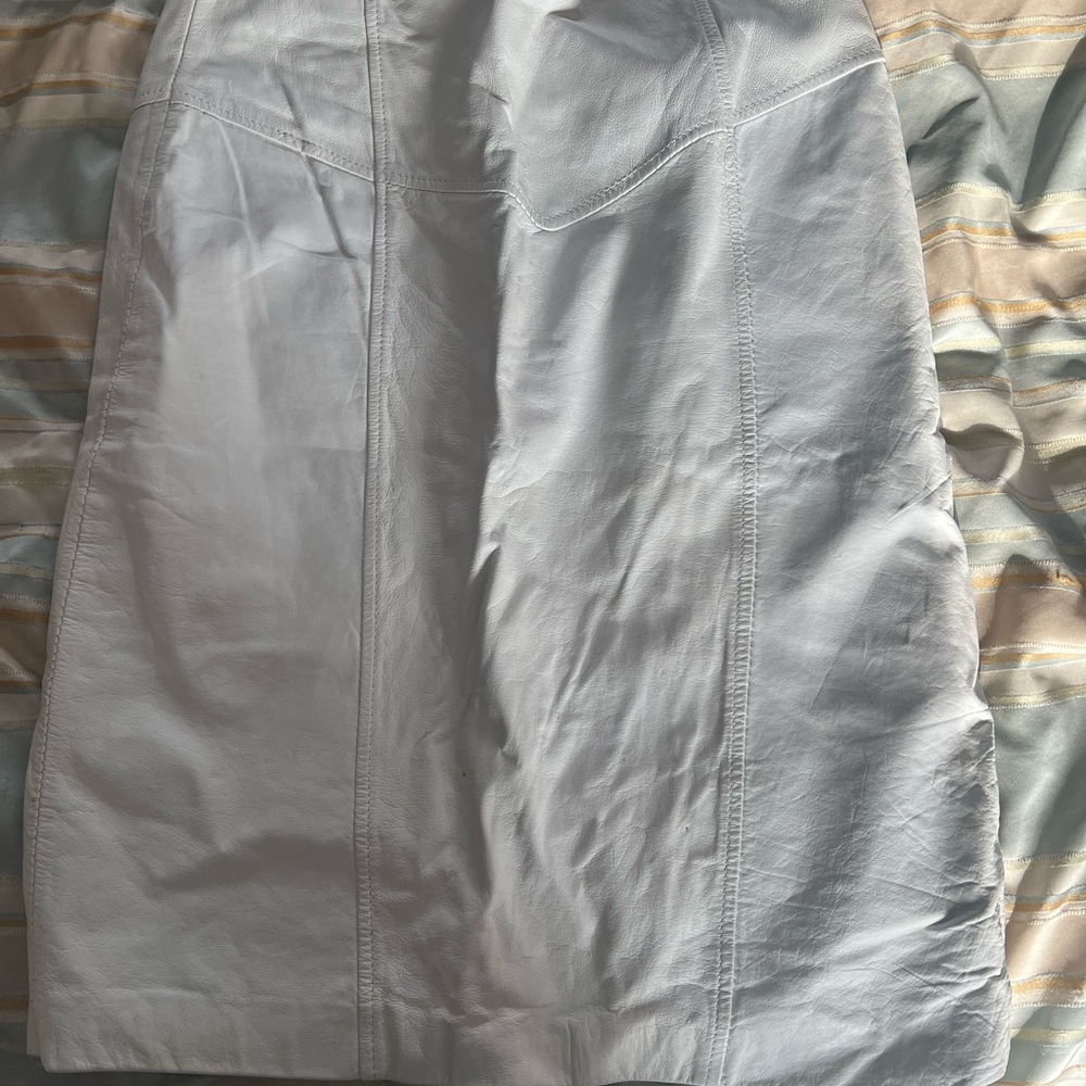Elegant White Leather Pencil Skirt